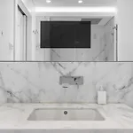 Whome Urban Retreat: Downtown Luxury, Parking, Ac & Elevator