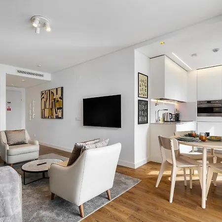Whome Urban Retreat: Downtown Luxury, Parking, Ac & Elevator شقة *