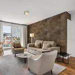 Whome Urban Retreat: Downtown Luxury, Parking, Ac & Elevator * Лісабон