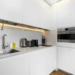 Whome Urban Retreat: Downtown Luxury, Parking, Ac & Elevator Апартаменти *